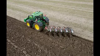 John Deere 6215R + Kverneland 5 furrow plough 4K!