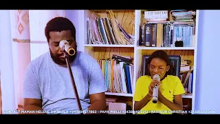 Fr Emmanuel Musongo avec  genereuse dans natunaki ye aveugle mais adorant le Seigneur avec son âme 😭