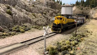 Model Trains in Action | C39-8 and SD40-2