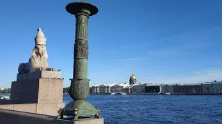 Санкт-Петербург. Сфинксы и грифоны на Университетской набережной. 11 сентября 2022 года