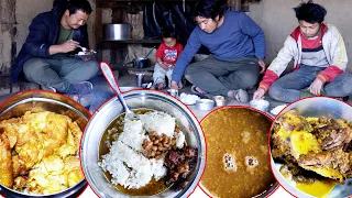 Rojan cooks lunch for friends Adhiraj and ukc || egg and pork beans mix curry