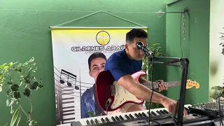 Tocando um Forrozinho solado na guitarra com teclado