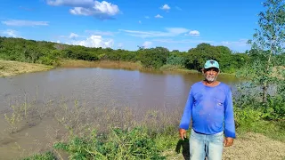 VENDE-SE UM SÍTIO COL BARRAGEM, POÇO DE ÁGUA QUASE MINERAL,PALMA PLANTADA,CASA,TODA CERCADA.