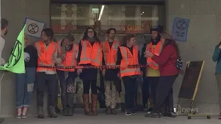 Police begin arresting climate protestors after long day of disruption in Wellington