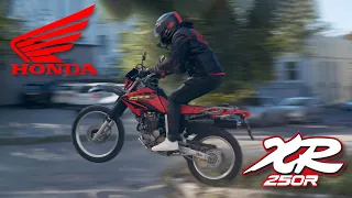 Honda XR250 - справжня стара школа.