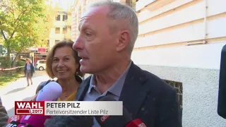 Peter Pilz bei der Stimmabgabe