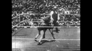 Tommy Burns knocking Bill Squires (1907)