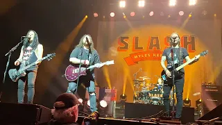 Slash Ft MKC Highway to Hell with Wolfgang Van Halen - Zenith Paris April 29 2024 - last tour date