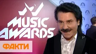 Красная дорожка и трехуровневая сцена. Как прошел M1 Music Awards