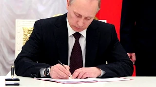 ПРИНЯЛИ ЗАКОН О ПОВЫШЕНИИ ПЕНСИОННОГО ВОЗРАСТА 03.10.2018 ВЛАДИМИР ПУТИН ПОДПИСАЛ  ЗАКОН !