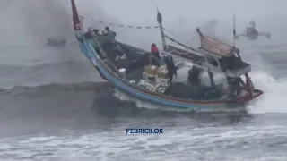 OMBAK BESAR OLENG HAMPIR KARAM, DI HANTAM OMBAK 3METER BERKALI-KALI 29/5/24 RABU PAGI