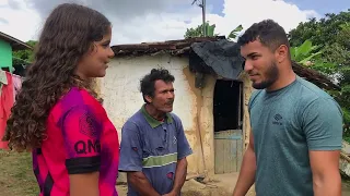 Fazendeiro Rico Pede a Mão Da Filha Do Seu Funcionário Em Casamento!!