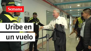 Álvaro Uribe sorprendió a pasajeros de un vuelo comercial con destino a San Andrés | Semana noticias
