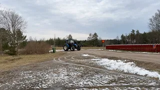 Köp Traktor New Holland TL90 med lastare  på Klaravik