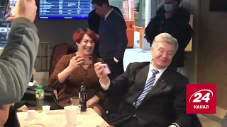 Порошенко вже в аеропорту Варшави: повертається у Київ