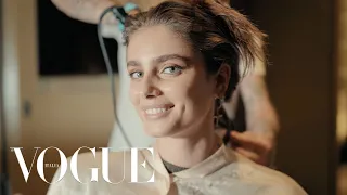 Taylor Hill Gets Ready for the Etro Show alla Milan Fashion Week | Vogue Italia