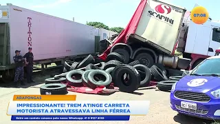 Impressionante: trem atinge carreta que passava na linha férrea