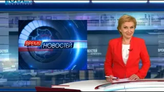 Пенсионерки перевели семью уток через дорогу возле торгового центра