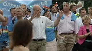 К гей-параду в Стокгольме присоединились шведский премьер и Кончита Вурст
