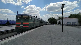 2ТЭ10Ут-0074 с пасс. поездом 109/110 Херсон-Львов прибывает на ст. Николаев Пасс