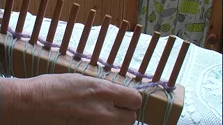 SETTING UP A WOODEN PEG LOOM