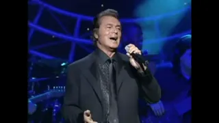 Spanish Eyes (cc Lyrics) - Engelbert Humperdinck Live 2000 (See Description for Discernment)