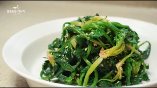 Sigeumchi-namul (Spinach side dish)