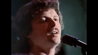 SCOTT MCKENZIE "San Francisco - Be sure to wear flowers in your hair" (Monterey Pop Festival 1967).