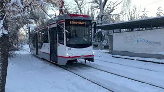 Трамвай 71-407-01 #303 отправляется от остановки НЭВЗ по маршруту №1 (10.02.2020 г. Новочеркасск)