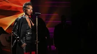 Jennifer Hudson Performs 'Remember Me'