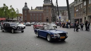 Molentocht met oldtimers, Grote Markt in Goes.