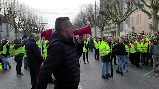 Gilet jaune la Roche sur yon  belle photo de  classe