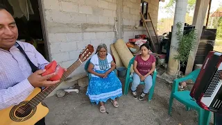 Llevando serenata a doña Fidencia y Reyna en Santiago Tiño Mixtepec por el dia de las madres 🎉