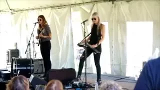 Larkin Poe "mad as a hatter"  sept 2016