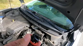 hyundai elantra front turn signal hyper flashing problem blinking fast or staying on fix