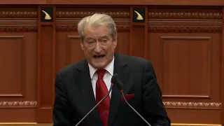 Berisha në foltore, Nikolla i heq mikrofonin, ish-kryeministri: Parlamenti nuk është dyqani yt