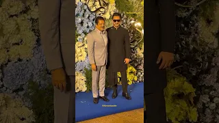 Father & son Udit Narayan with Aditya Narayan snapped at wedding reception #uditnarayan #shorts