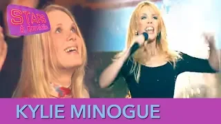 Kylie Minogue surprend une fan à l'Olympia ! - Stars à domicile