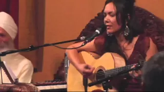 Tina Malia & GuruGanesha - "Sarva Mangala/Apenas Sale Aurora" LIVE from the Song of the Soul Tour