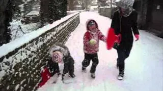 SNOW FIGHT WITH MUMMY - JANUARY 2010