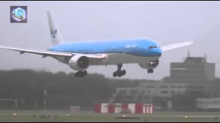 Посадка БОИНГА 777 в шторм в Аэропорте Схипхола, Боруссия LANDING B777