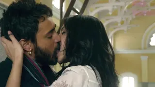 Anushka Sharma Hot Kissing Scene in matru ki bijli ka mandola