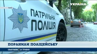 Водій з ножем напав на працівницю поліції на околиці Львова