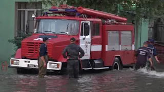 Рятувальники Хмельниччини ліквідовують наслідки негоди в обласному центрі