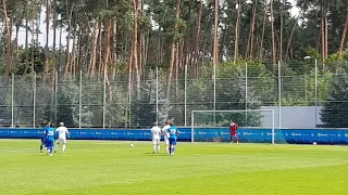 Нападающий "Динамо" U-19 Кирилл Попов с пенальти забивает в ворота "Колоса"