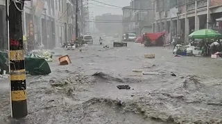 Street flooding in China! Heavy rain and strong wind in Quanzhou city, Fujian