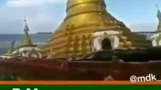 Буддийский храм ушел под воду в Мьянме.