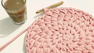 איך לסרוג שטיח איקסים מפוצלים בחוטי טריקו - Crochet round waistcoat cross stitch rug