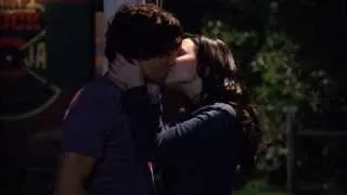 Demi Lovato & Joe Jonas kiss Camp Rock 2