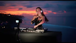 Ariel Estrella afro house DJ  set in the rain in Bali